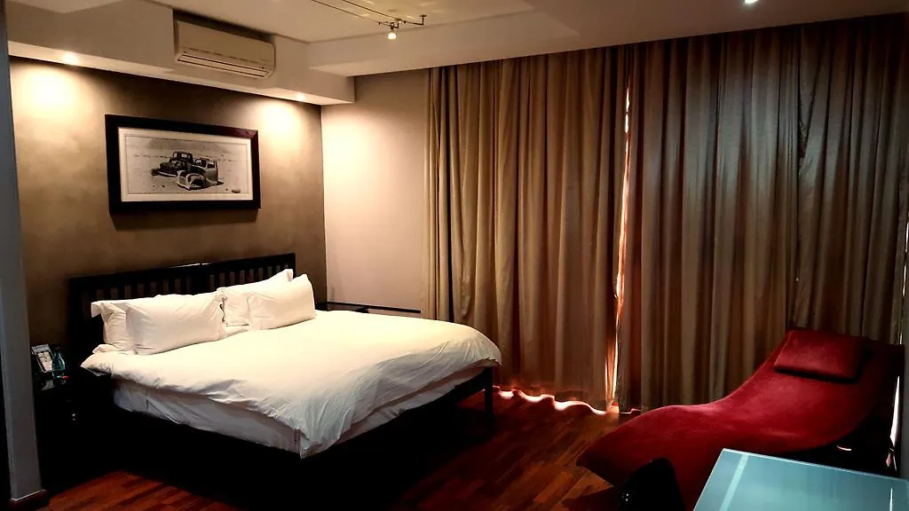 Circa Luxury Apartment Hotel Le Cap