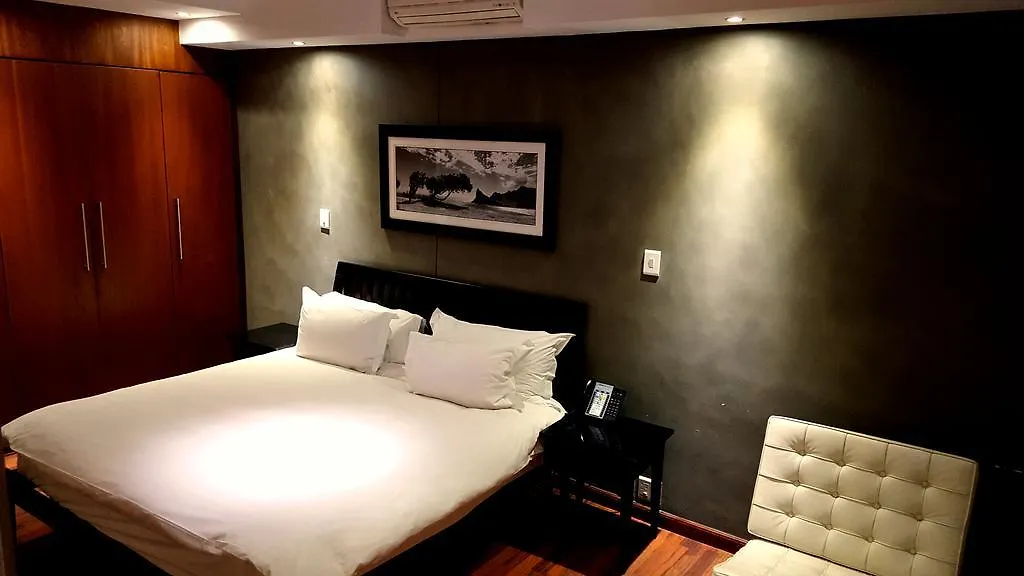 Circa Luxury Apartment Hotel Le Cap