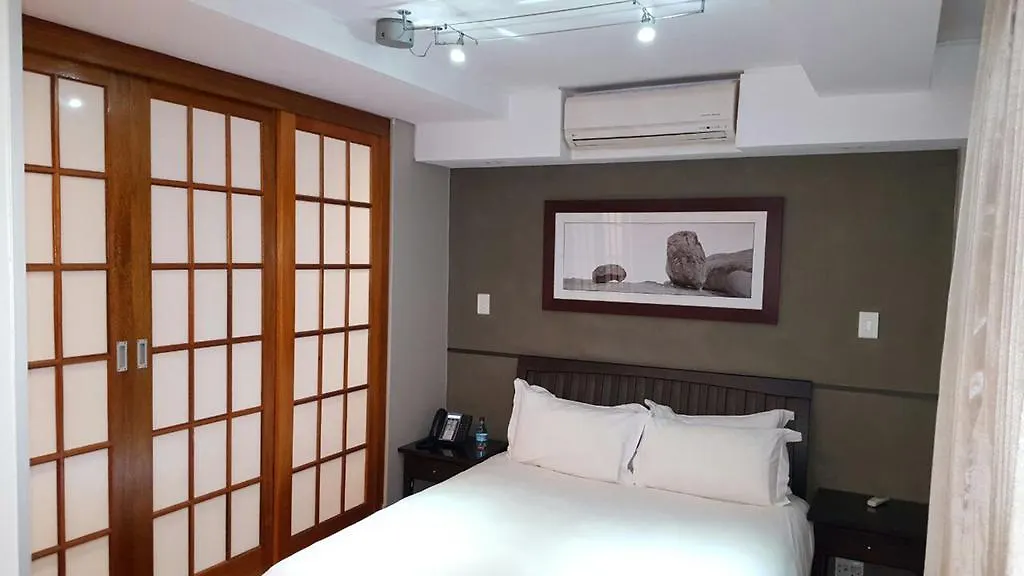 Circa Luxury Apartment Hotel Cape Town 4*,